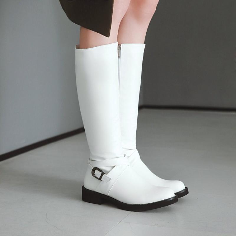 Adele – Bottes plates jusqu'au genou en cuir vegan avec boucle