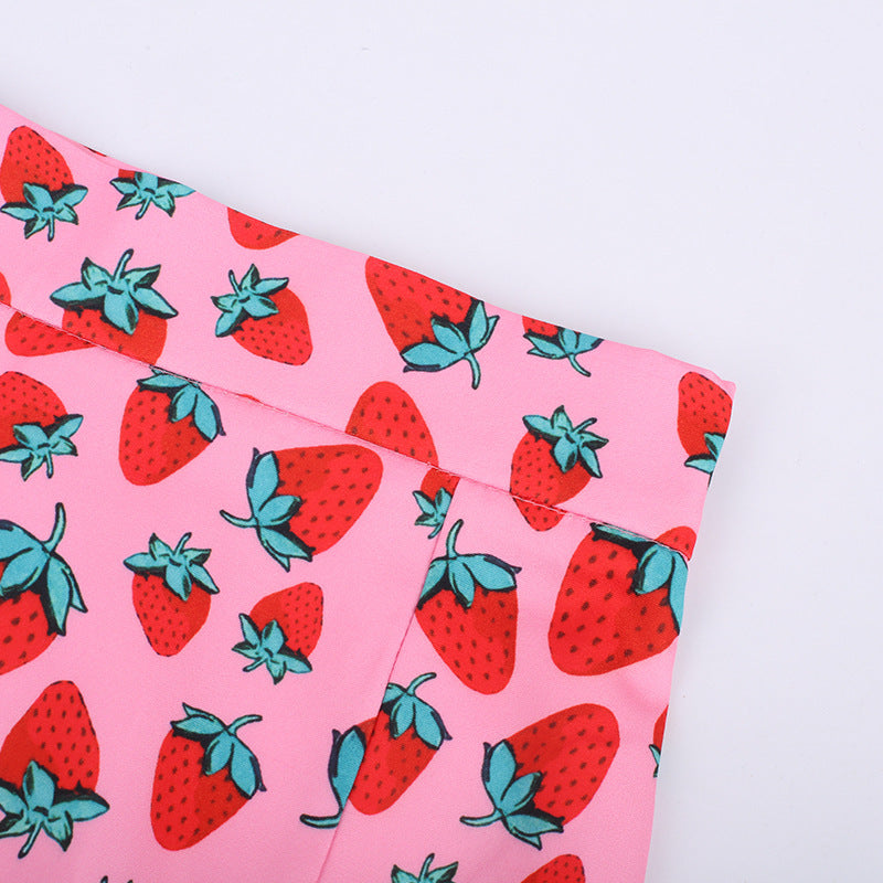 Harriet – Mini-jupe trapèze à imprimé cerise avec taille haute et fente