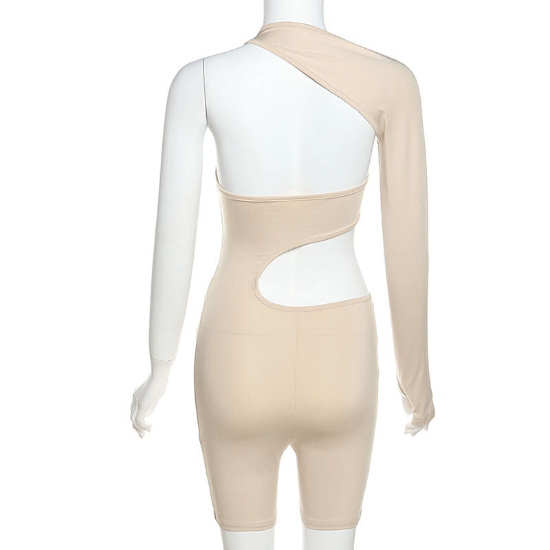 Carly – Ensemble de yoga fitness ajusté avec haut épaules dénudées et shorts