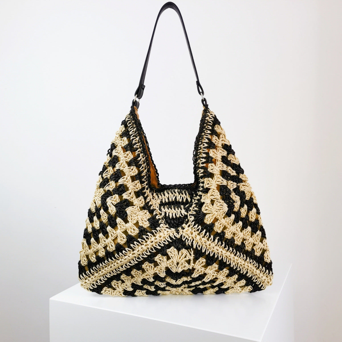 Jessie – Sac en paille fait main avec couleur contrastée ajourée
