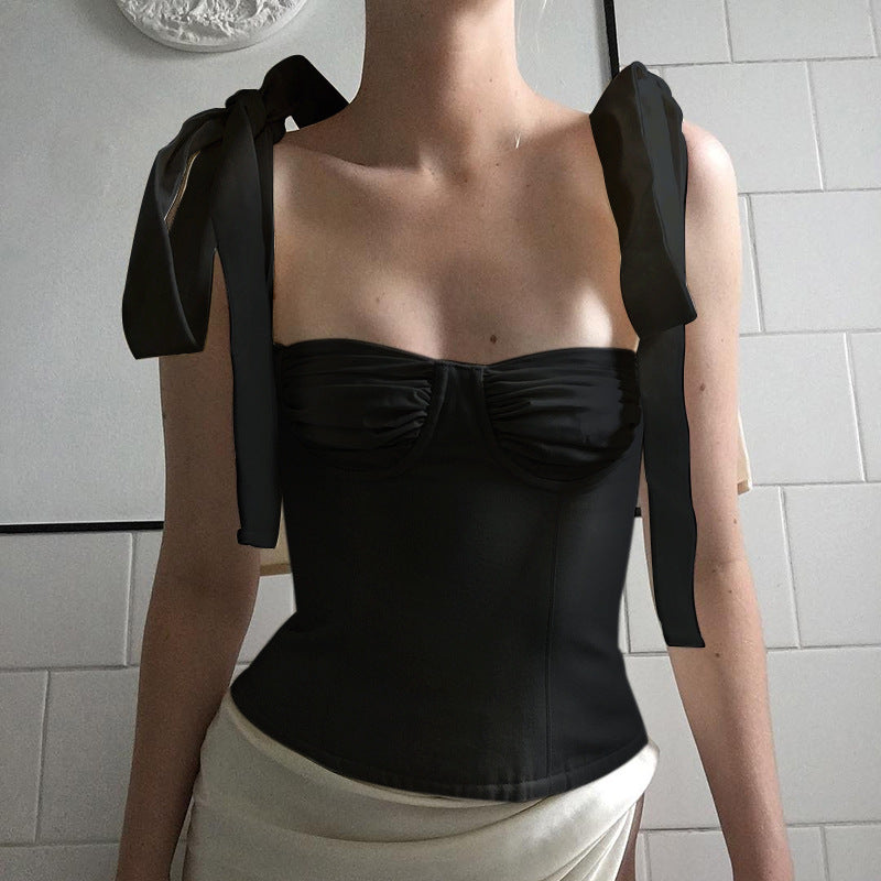 Amelia – T-shirt Femme Ajusté avec Design Bandage