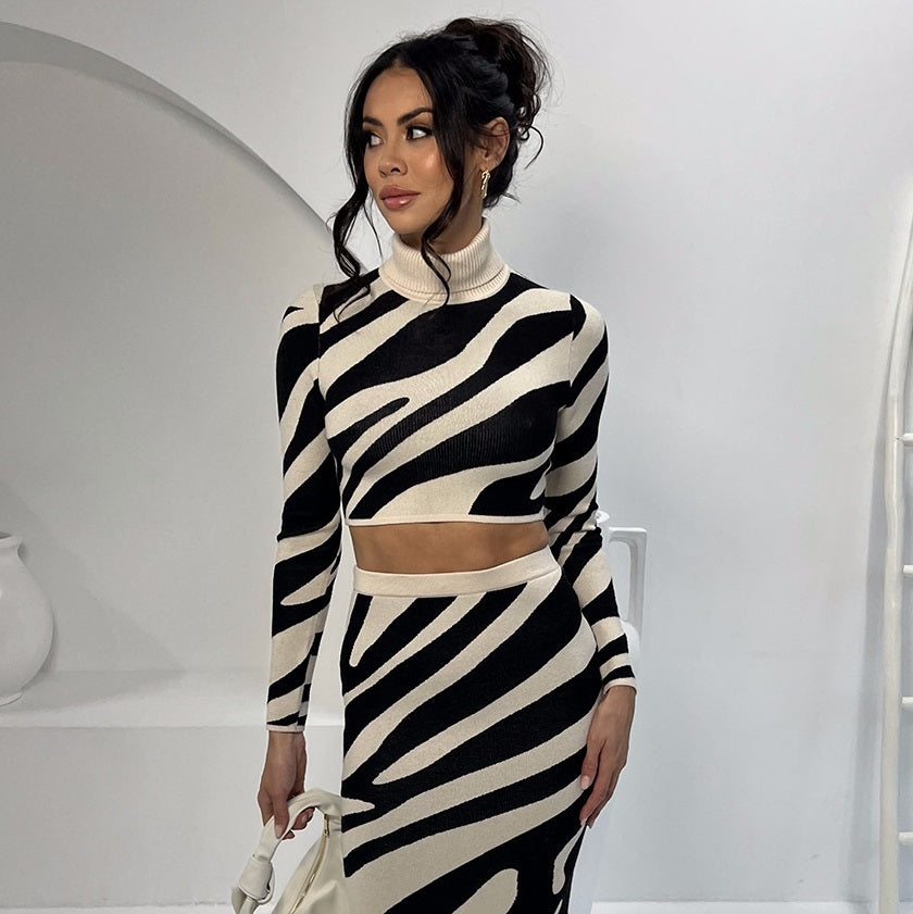 Andrea – Costume Tricoté Rayé Étroite