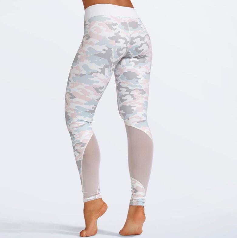 Deborah – Ensemble de sport camouflage avec soutien-gorge en mesh et leggings