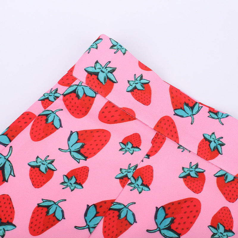 Harriet – Mini-jupe trapèze à imprimé cerise avec taille haute et fente