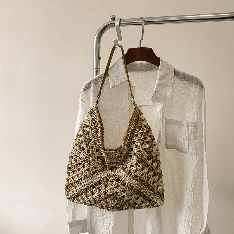 Jessie – Sac en paille fait main avec couleur contrastée ajourée