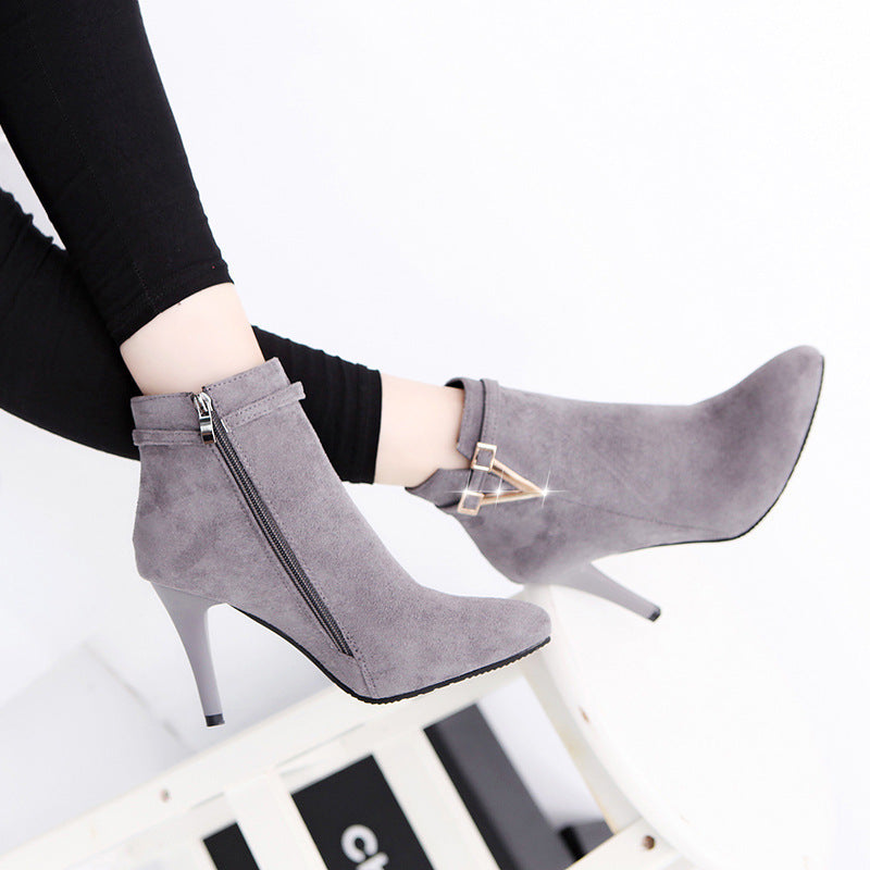 Anne – Bottes à Talons Hauts et Forme en V