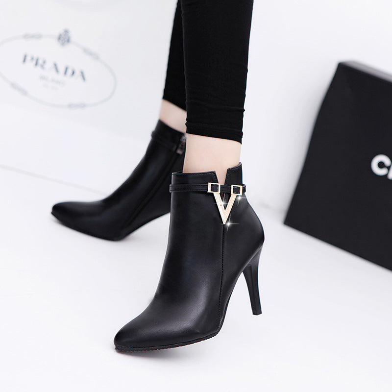 Anne – Bottes à Talons Hauts et Forme en V