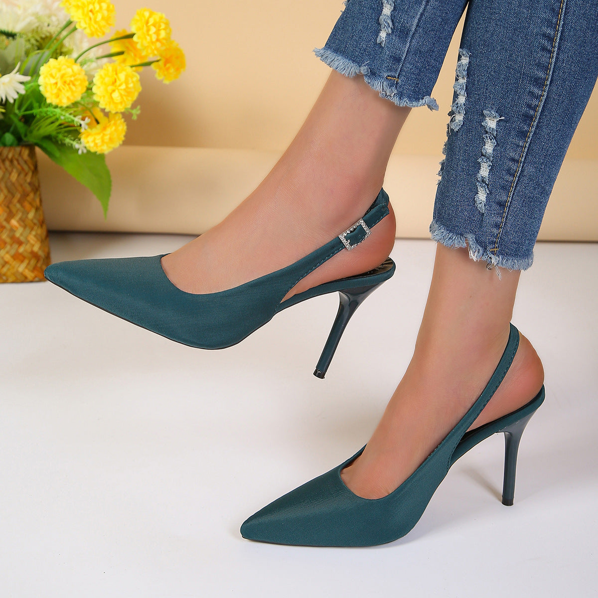 Lily – Sandales à Bout Pointu avec Boucle et Talon Aiguille