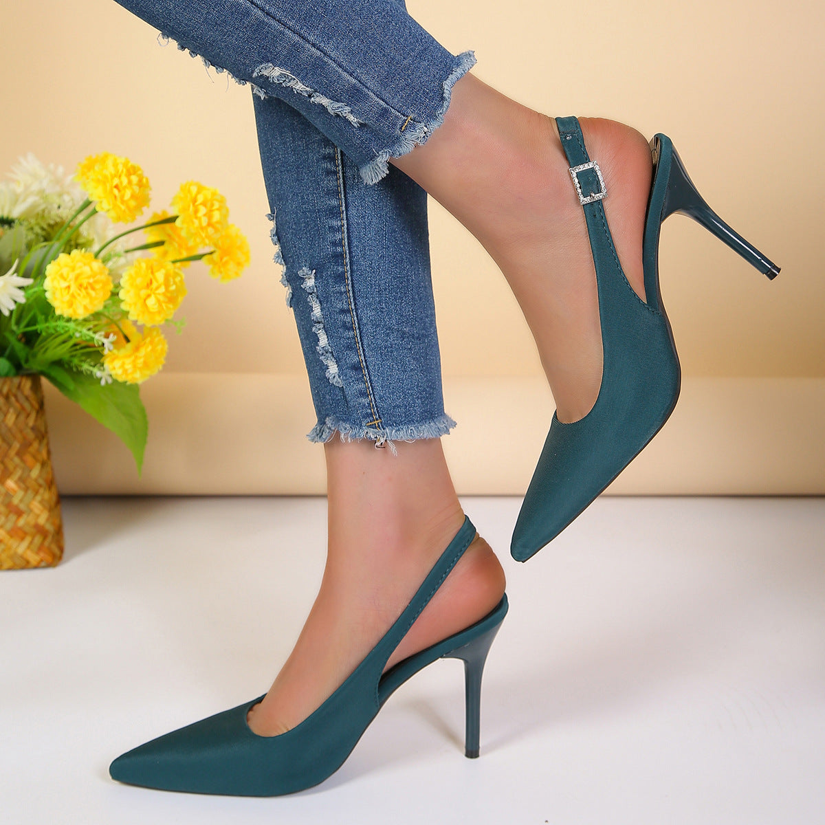 Lily – Sandales à Bout Pointu avec Boucle et Talon Aiguille