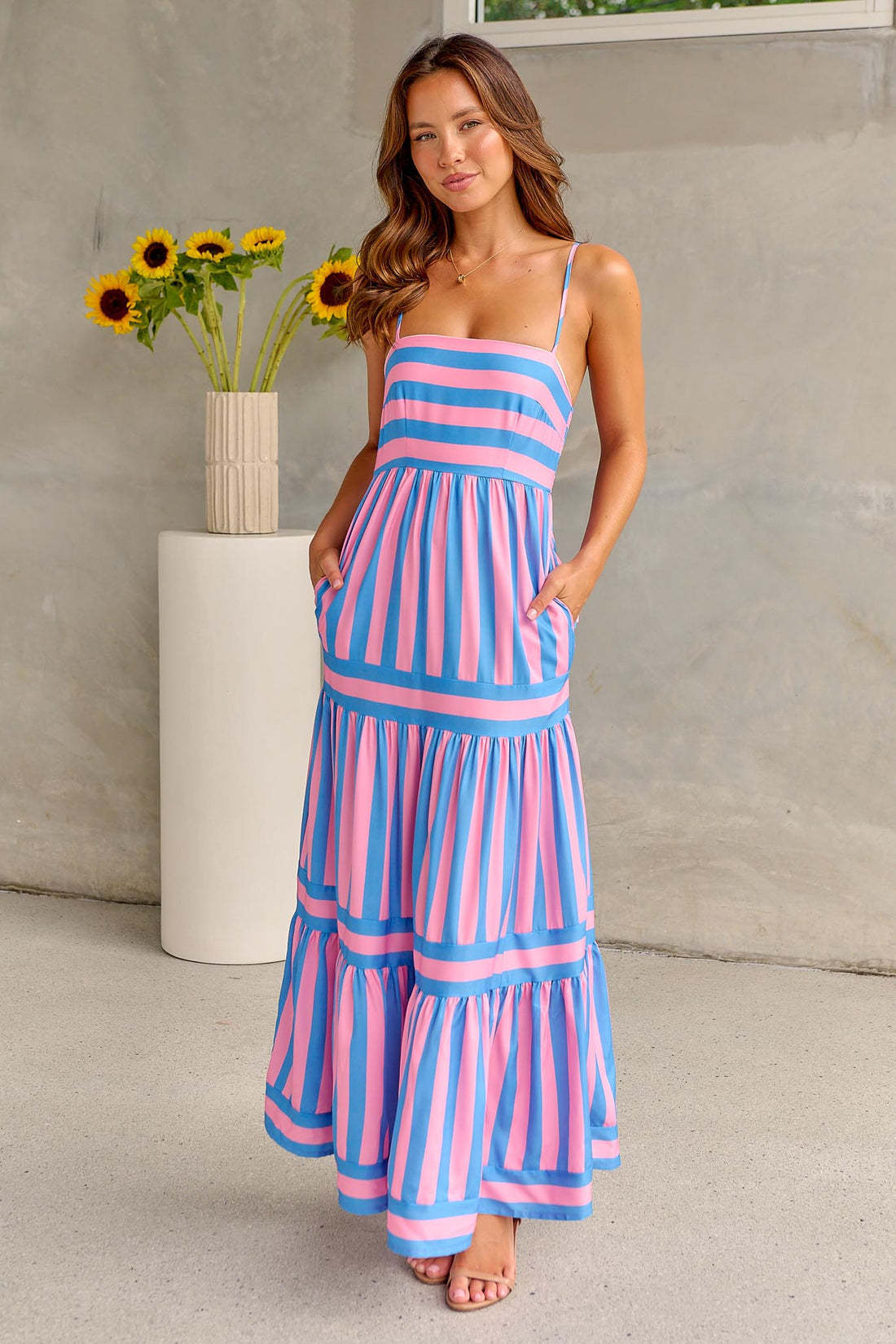 Andrea – Robe longue rayée avec bretelles et poches pour les vacances à la plage