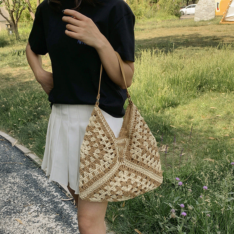 Jessie – Sac en paille fait main avec couleur contrastée ajourée