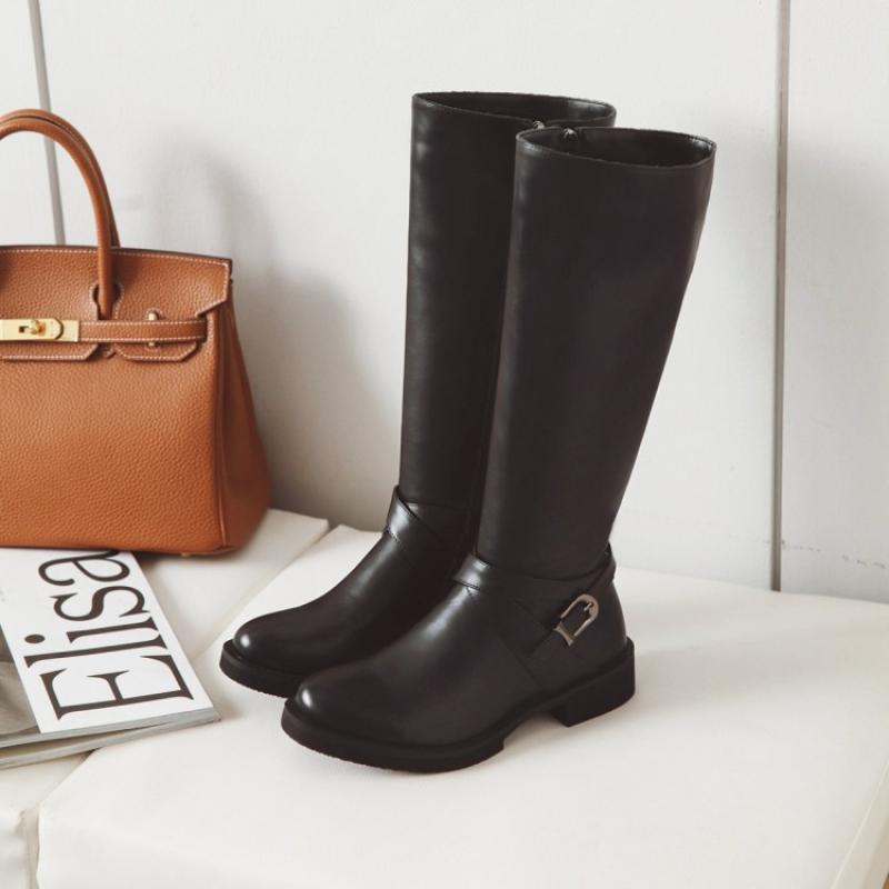 Adele – Bottes plates jusqu'au genou en cuir vegan avec boucle
