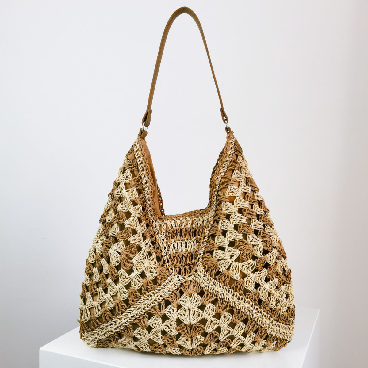Jessie – Sac en paille fait main avec couleur contrastée ajourée