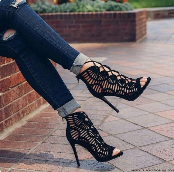 Heidi – Talons Hauts en Dentelle