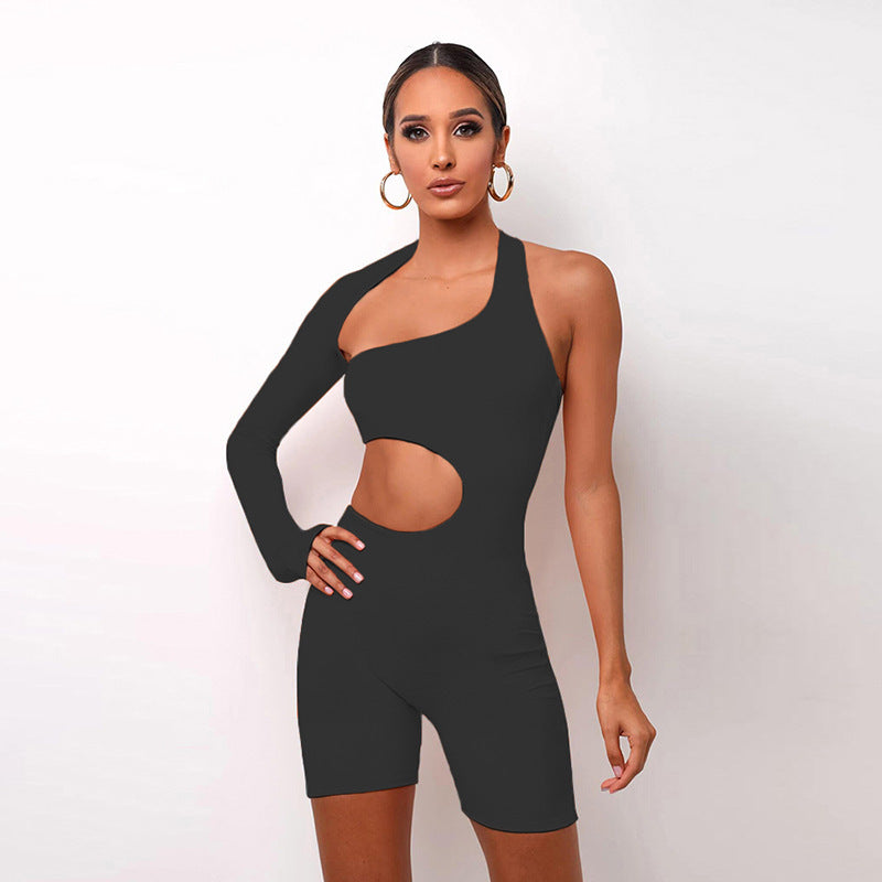 Carly – Ensemble de yoga fitness ajusté avec haut épaules dénudées et shorts