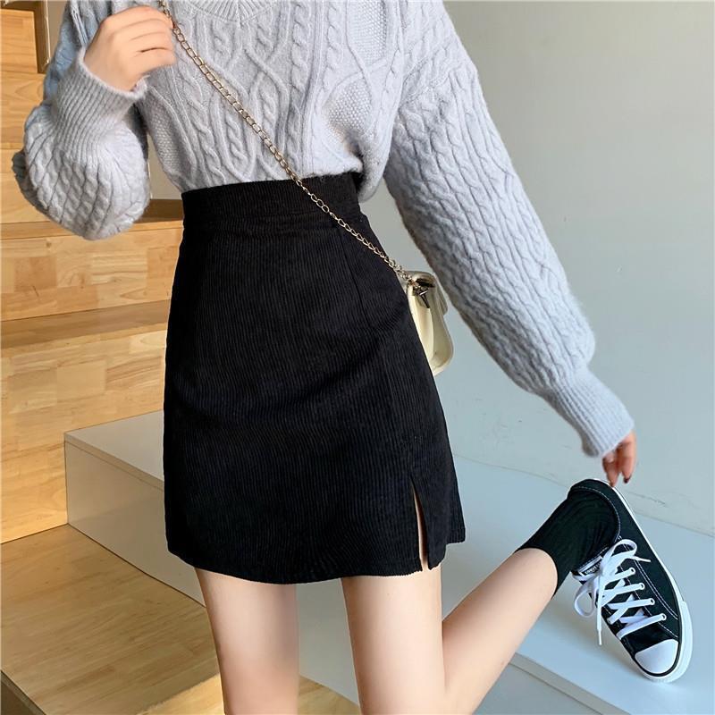 Clara – Mini-jupe trapèze rétro en velours côtelé avec taille haute