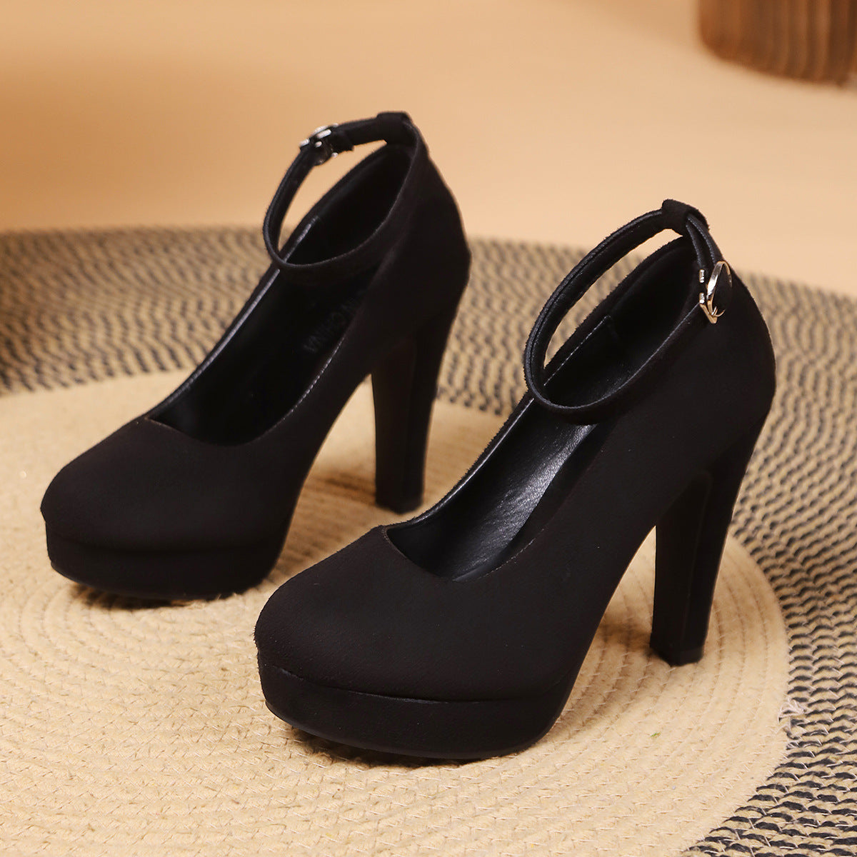 Jade – Talons Hauts à Boucles Élegants pour Femmes