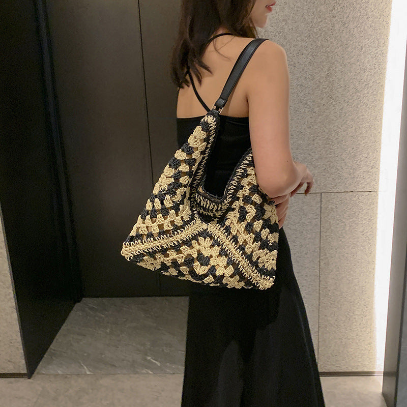 Jessie – Sac en paille fait main avec couleur contrastée ajourée