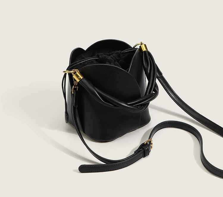 Leah – Sac à main tendance pour femme en cuir vegan avec motif floral
