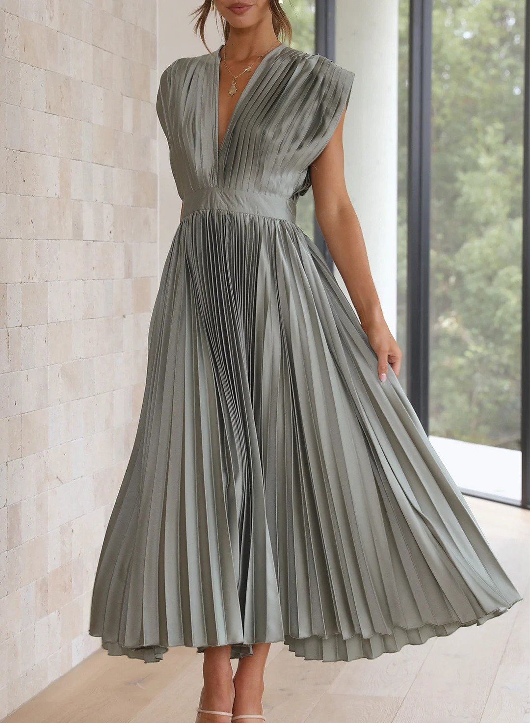 Anna – Robe Plissée avec Col en V