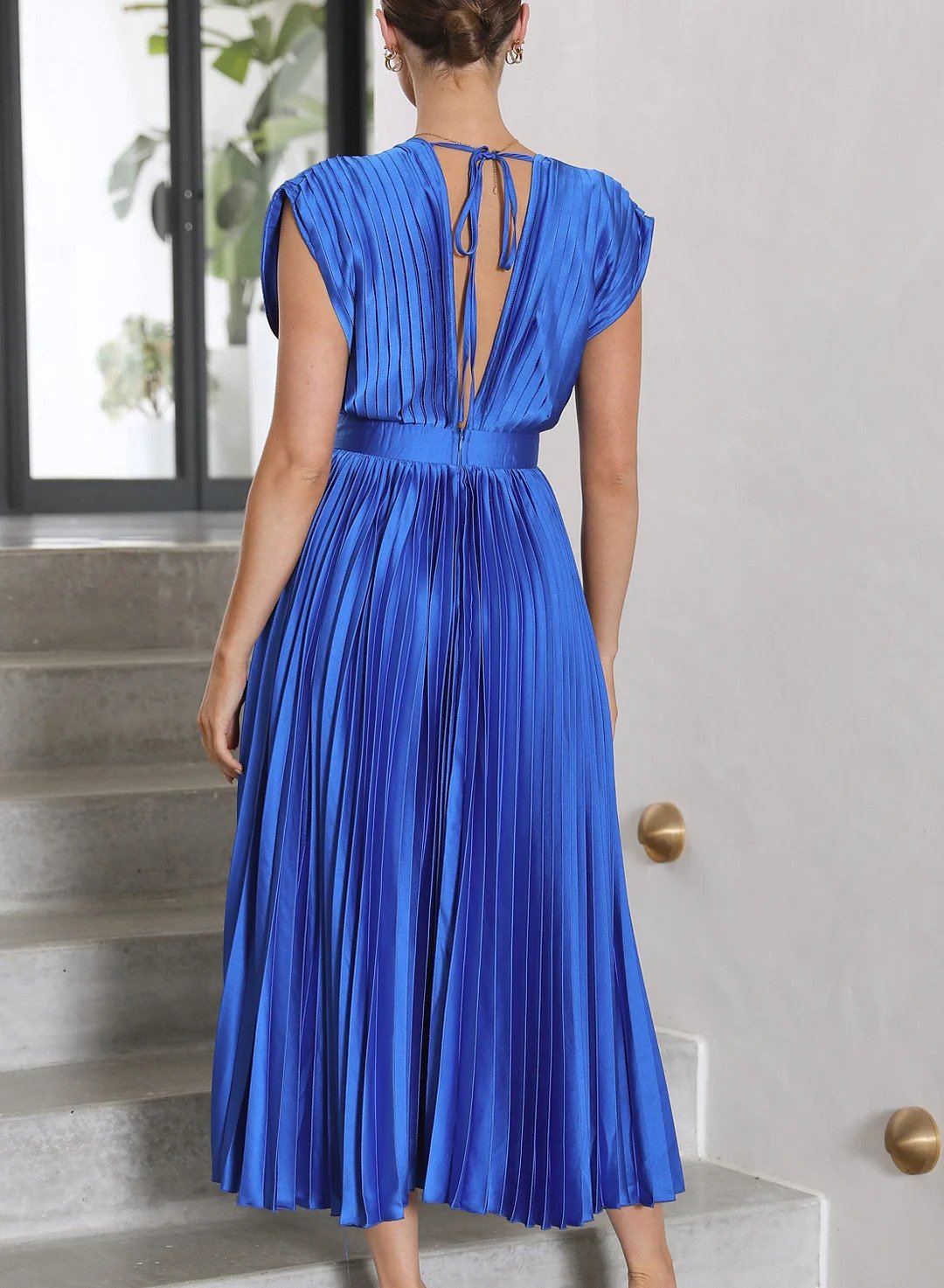 Anna – Robe Plissée avec Col en V