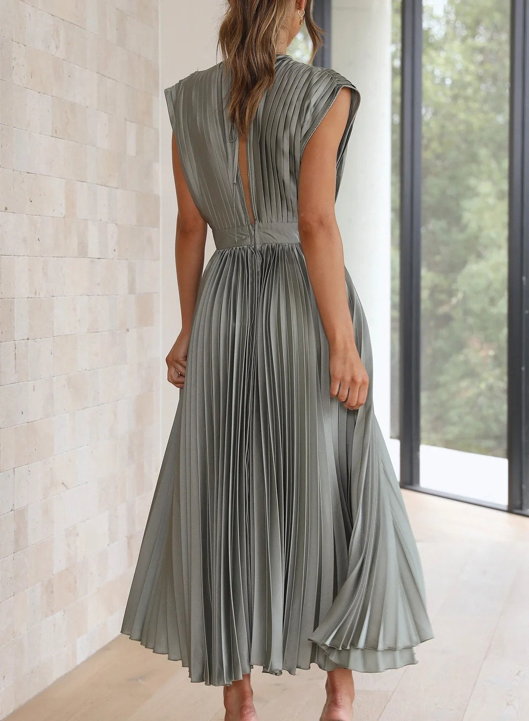 Anna – Robe Plissée avec Col en V