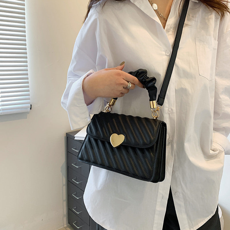 Gabrielle – Sac à bandoulière tendance avec chaîne et design métallique