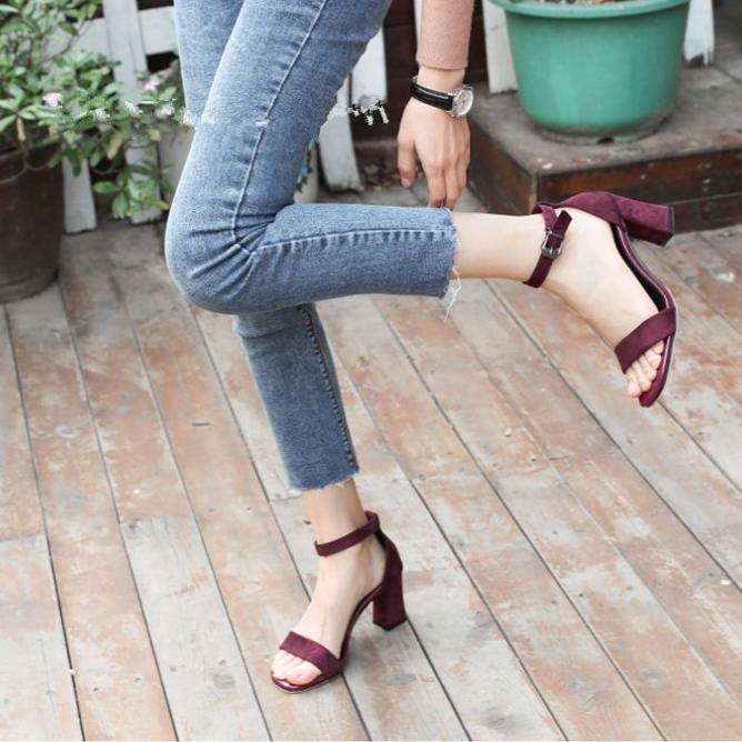 Jane – Talons Hauts Romains avec Boucle
