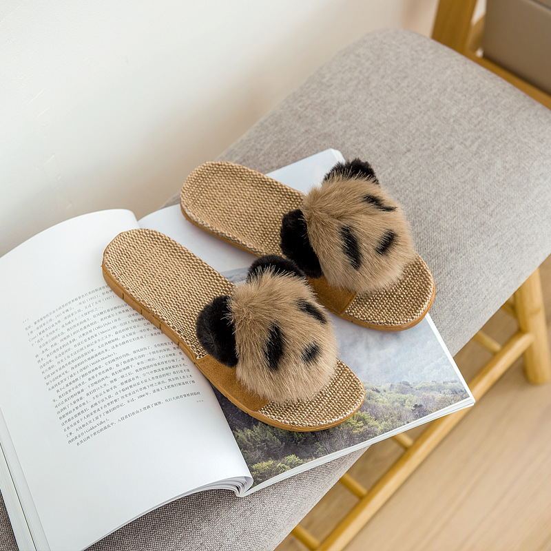 Christine – Chaussons Doux avec Design Panda