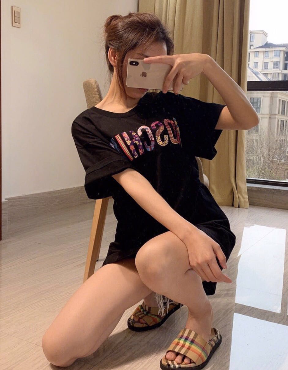 Deborah – T-shirt pour femme avec inscription et manches courtes