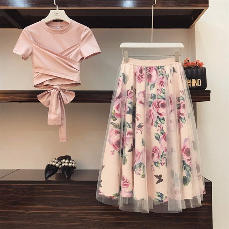Megan – Ensemble T-shirt Irrégulier et Jupe en Maille Vintage
