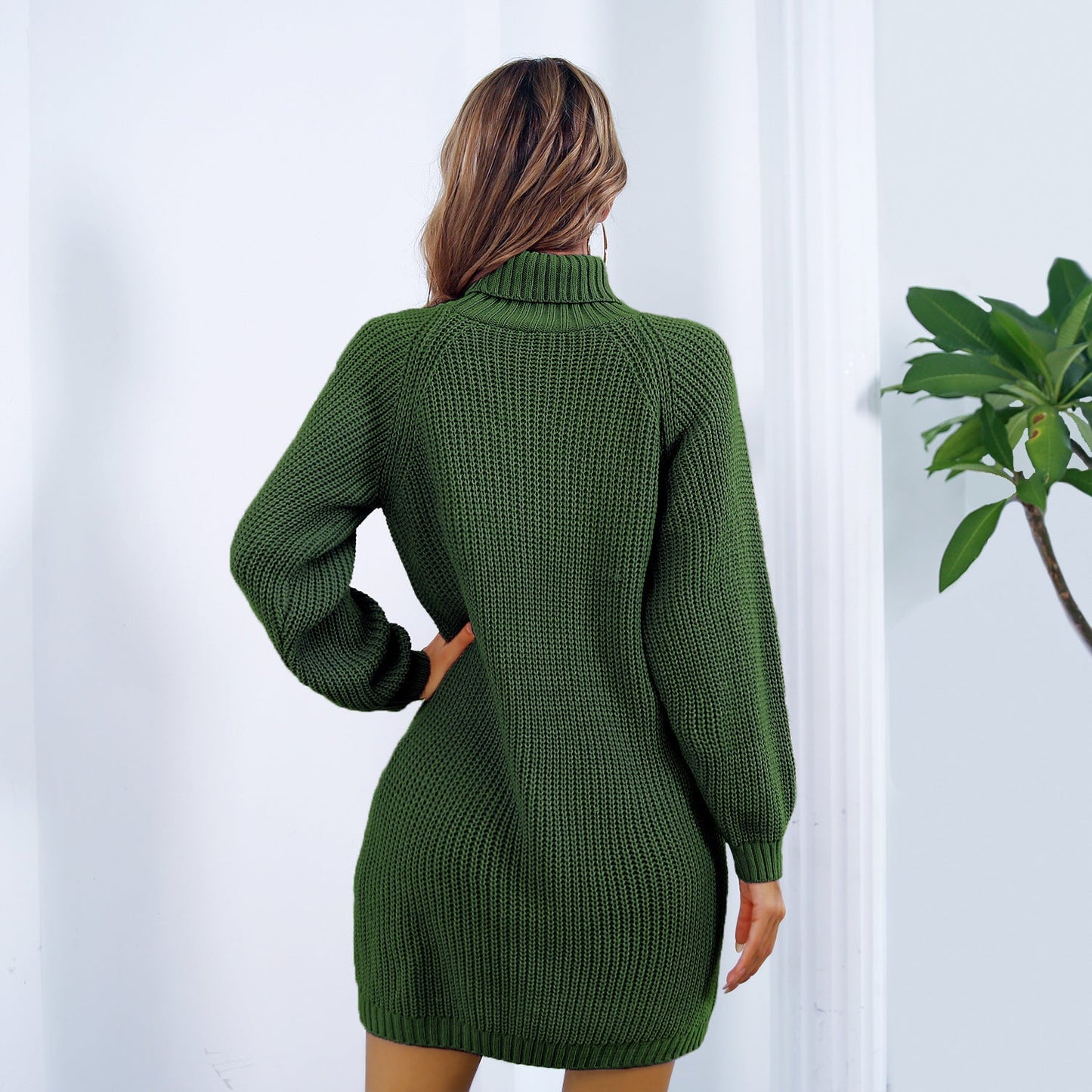 Brenda – Robe Pull Longue avec Col Roulé et Boutons
