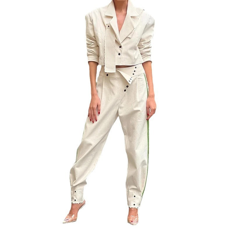 Gillian – Costume Élégant avec Revers