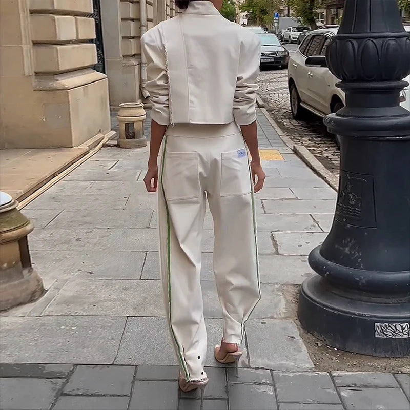 Gillian – Costume Élégant avec Revers