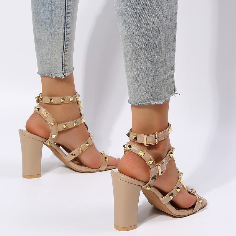 Lynda – Sandales avec Clous et Boucle, Orteils Carrés, Talons Hauts