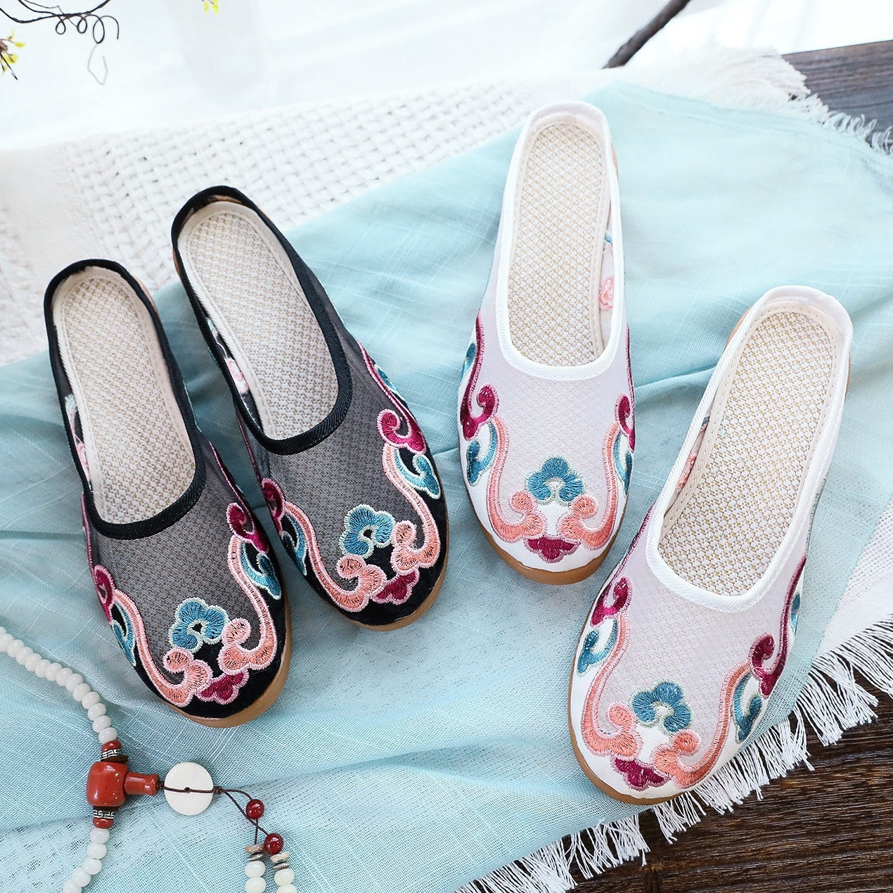 Rose – Mules en Coton Brodé Style Rétro