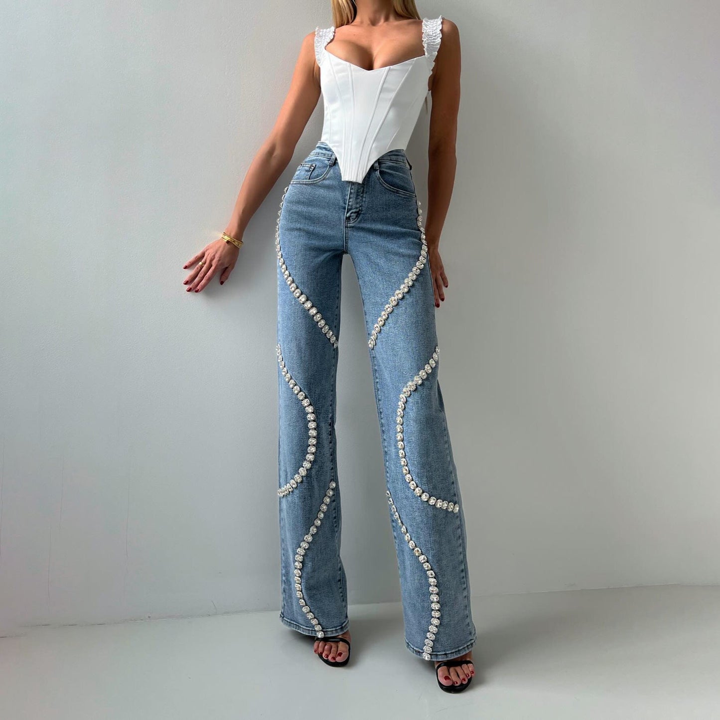 Christine – Jean droit pour femme avec design en strass