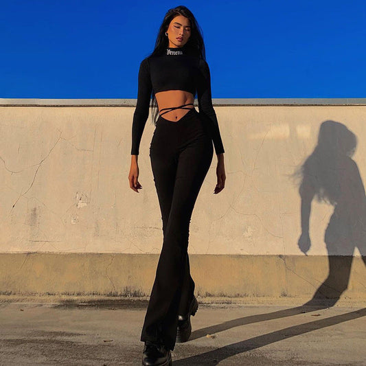 Diana – Pantalon évasé raccourci à bretelles croisées