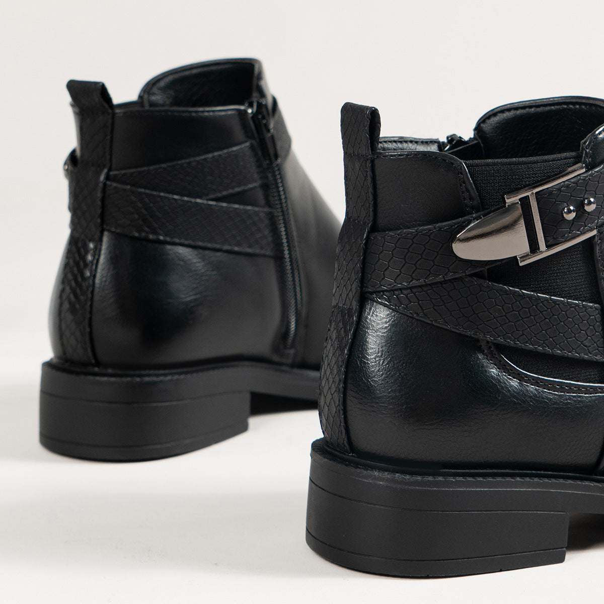 Denise – Bottines Chelsea noires avec fermeture éclair latérale et boucle