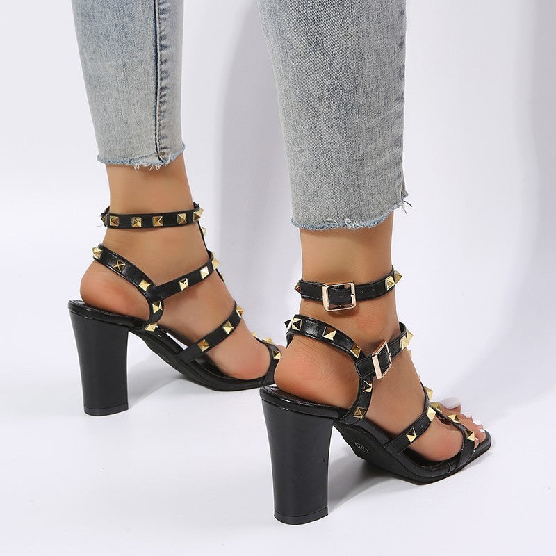 Lynda – Sandales avec Clous et Boucle, Orteils Carrés, Talons Hauts