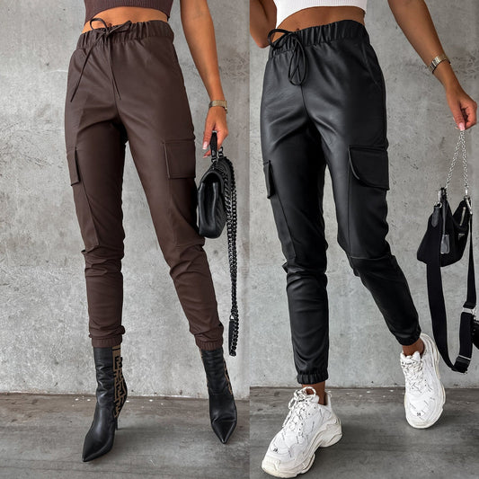 Megan – Pantalon en Vegan-Cuir Ajusté avec Lanières Urbaines