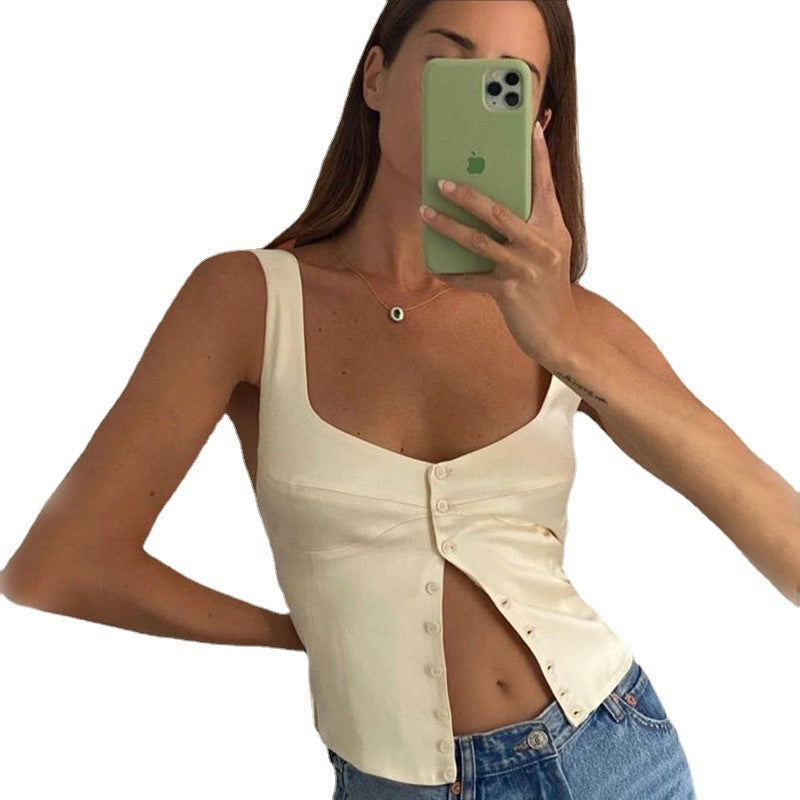 Georgina – Top ajusté avec encolure carrée et bouton au dos