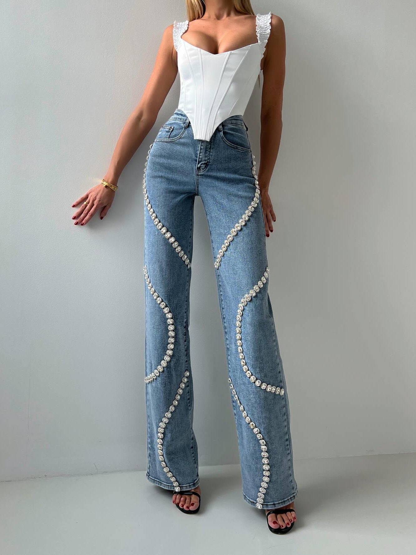Christine – Jean droit pour femme avec design en strass