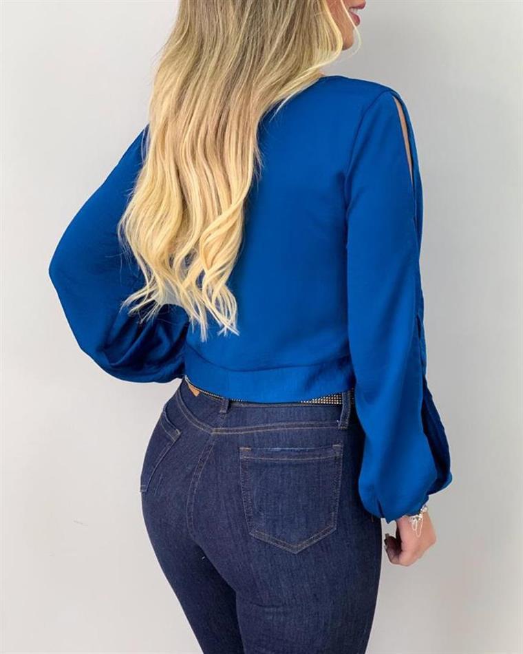 Anne – Haut pour femme avec laçage et découpes