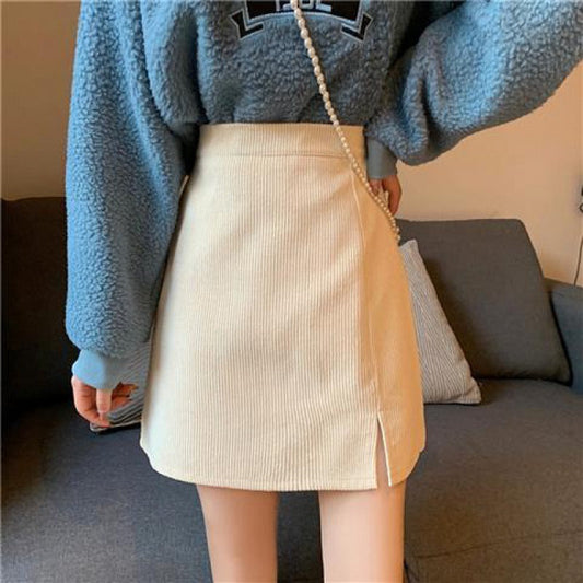 Clara – Mini-jupe trapèze rétro en velours côtelé avec taille haute