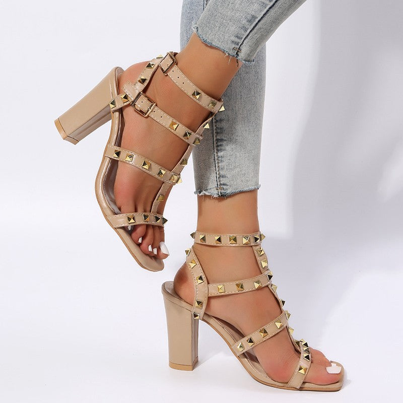 Lynda – Sandales avec Clous et Boucle, Orteils Carrés, Talons Hauts